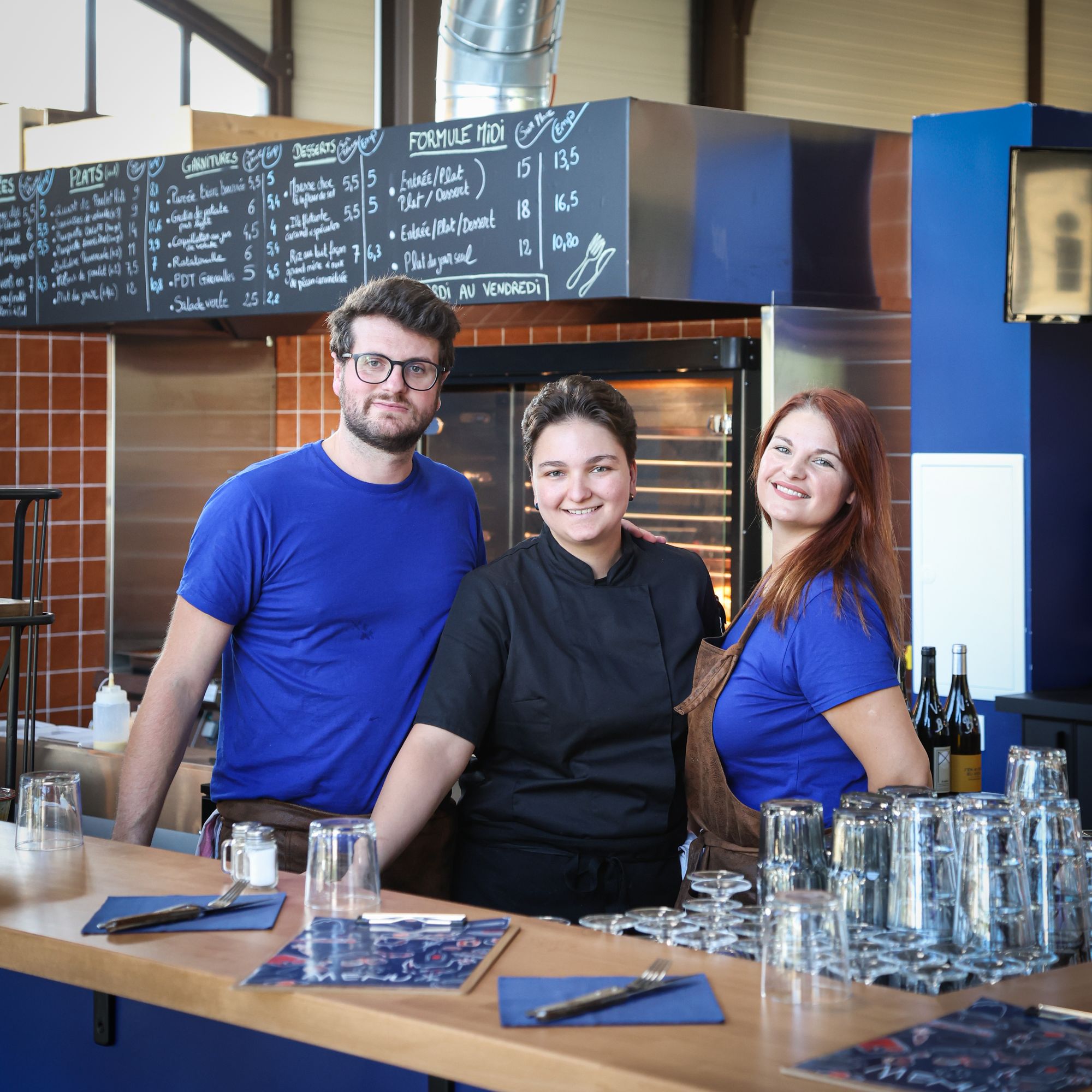 LES MALES ELEVES_Createurs Diana ILUT, Jessica ILUT & Kévin ROULIERE